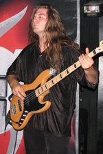 Stephen Goodwin (das jüngste Vicious Rumors-Mitglied) am Bass