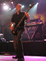WT-Bassist Jeroen van Veen ...