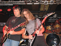 Die Gitarristen von LETTER X, rechts Rüdiger Fleck, ex-Rawhead Rexx